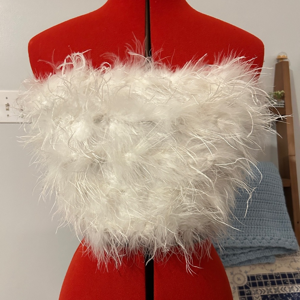 White strapless feather bandeau,